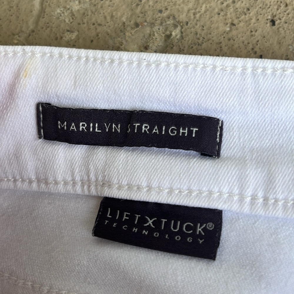 EUC NYDJ white denim Marilyn Straight capris - Picture 5 of 15